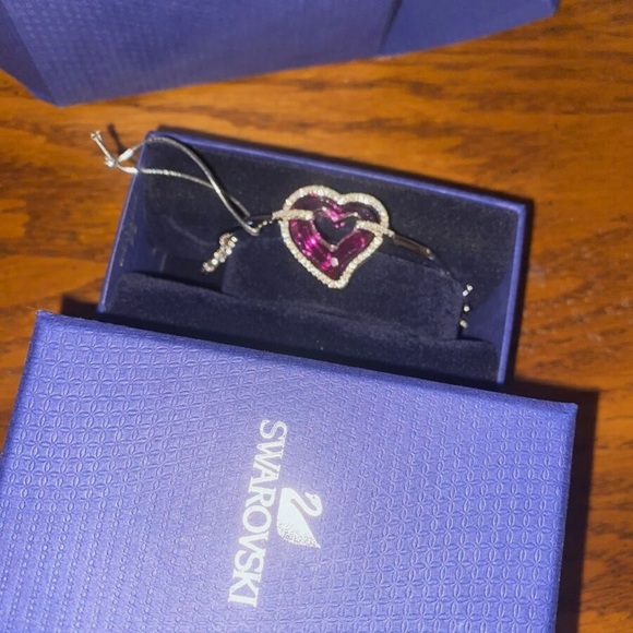 Swarovski love heart bangle - Picture 6 of 7